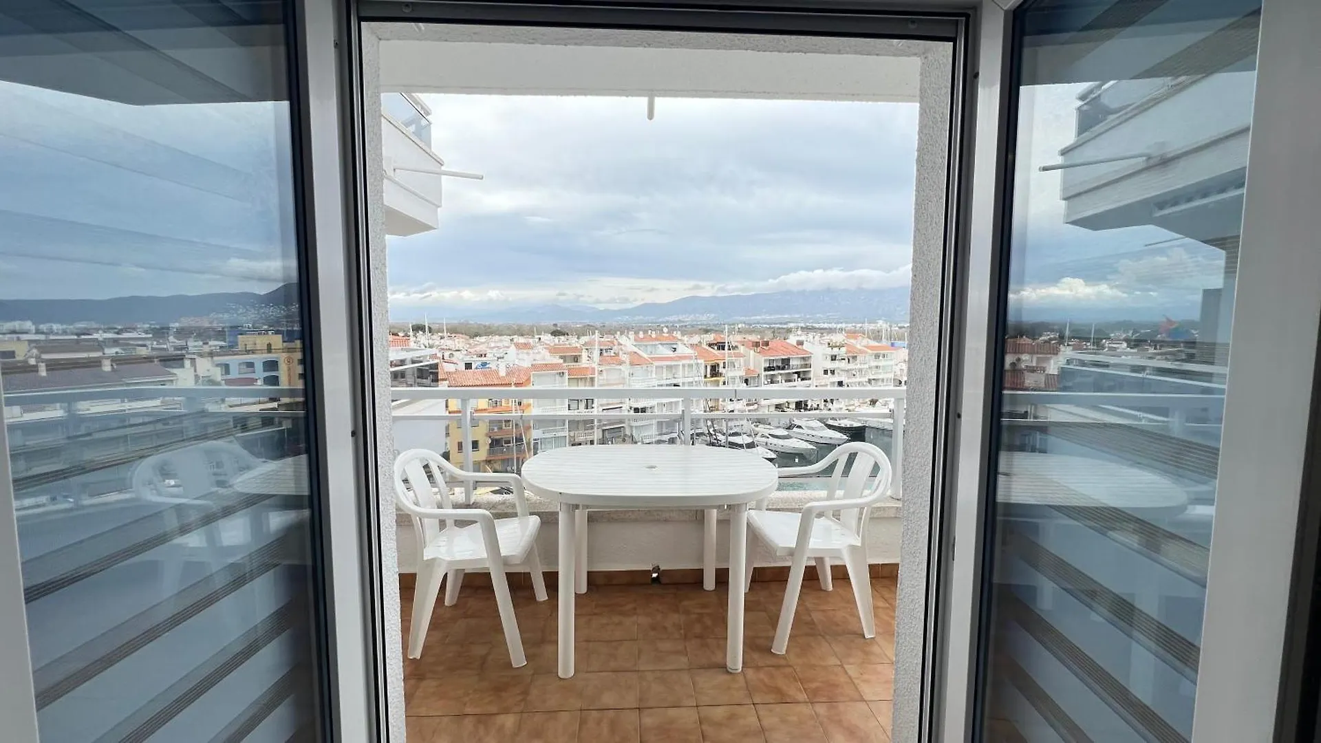 Apartamento C Frente Al Canal Con Terraza Empuriabrava 0*,  Spain