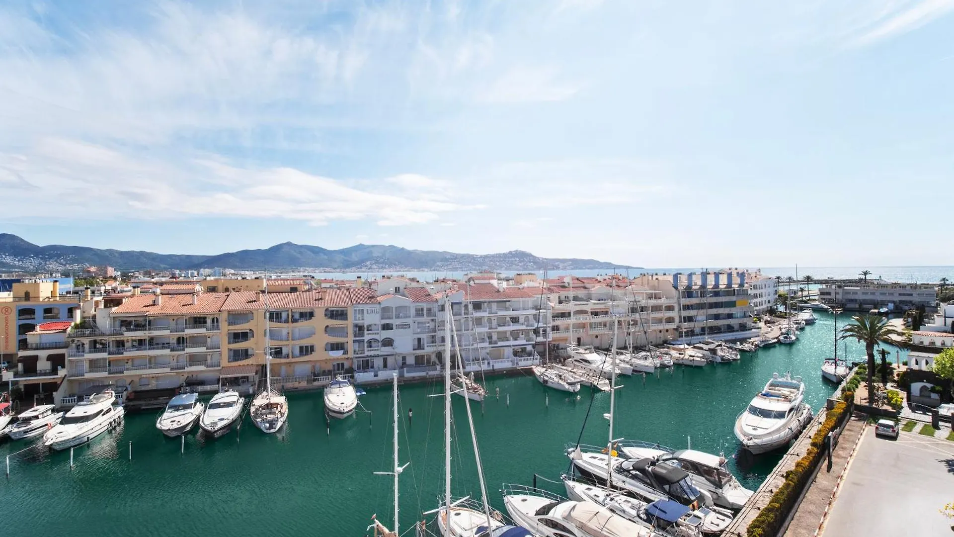 Apartamento C Frente Al Canal Con Terraza Empuriabrava 0*,