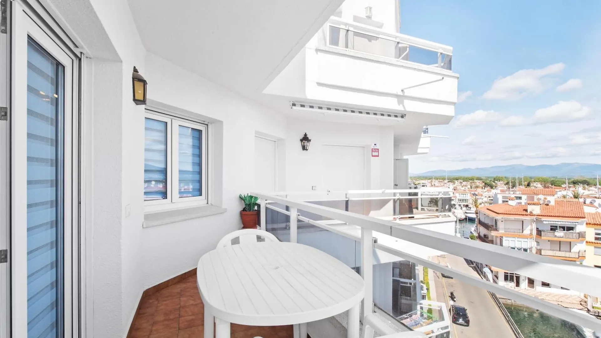 Apartamento C Frente Al Canal Con Terraza Empuriabrava Apartment